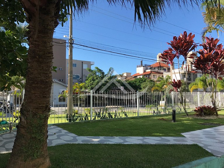 1 dormitório a 1 quadra da praia de Jurere