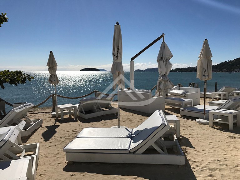 1 dormitório a 1 quadra da praia de Jurere