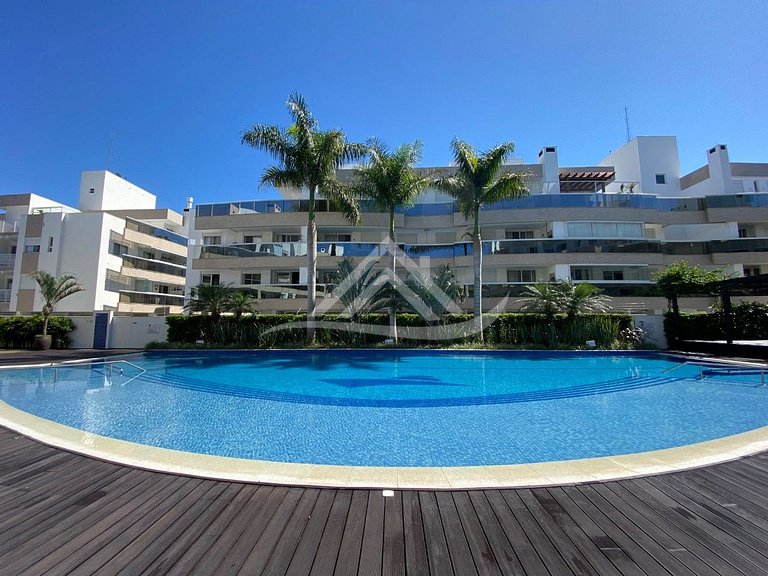 Amplo terraço com churrasqueira em Jurerê