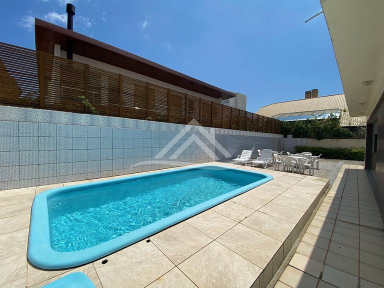 Casa 100m Praia de Jurere Internacional 18 pessoas