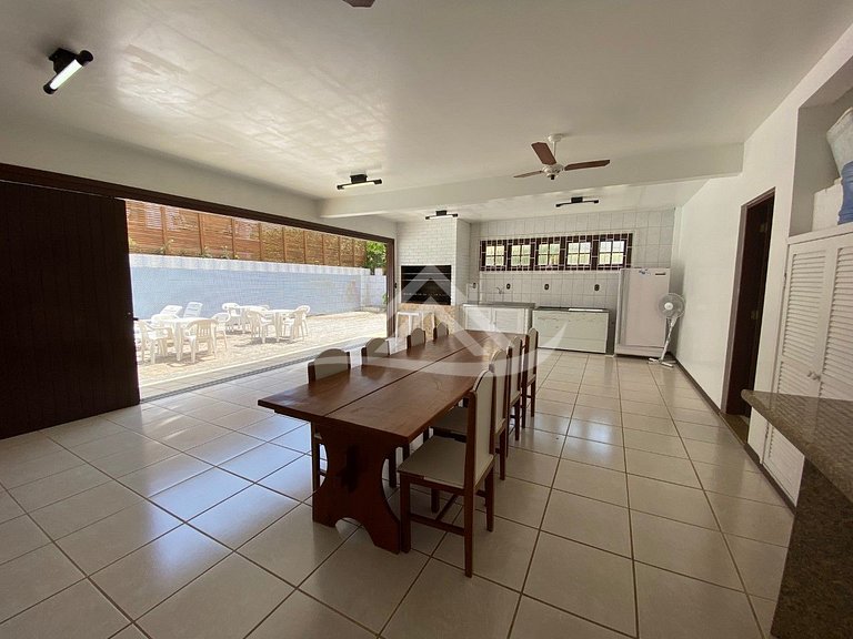 Casa 100m Praia de Jurere Internacional 18 pessoas