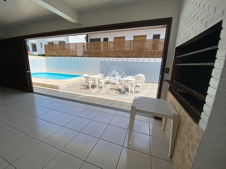 Casa 100m Praia de Jurere Internacional 18 pessoas