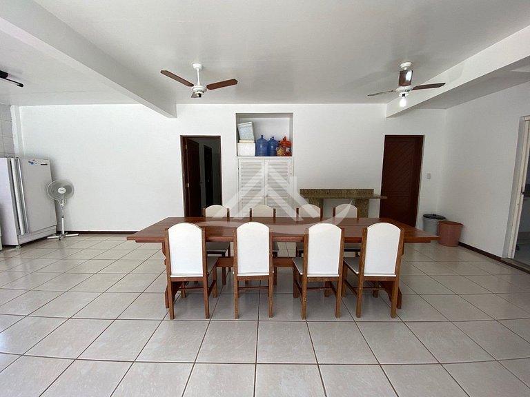 Casa 100m Praia de Jurere Internacional 18 pessoas