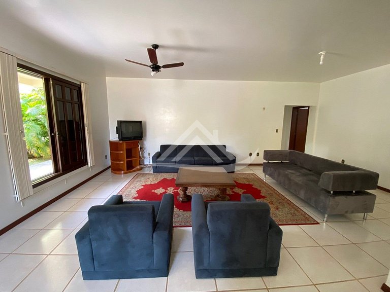 Casa 100m Praia de Jurere Internacional 18 pessoas