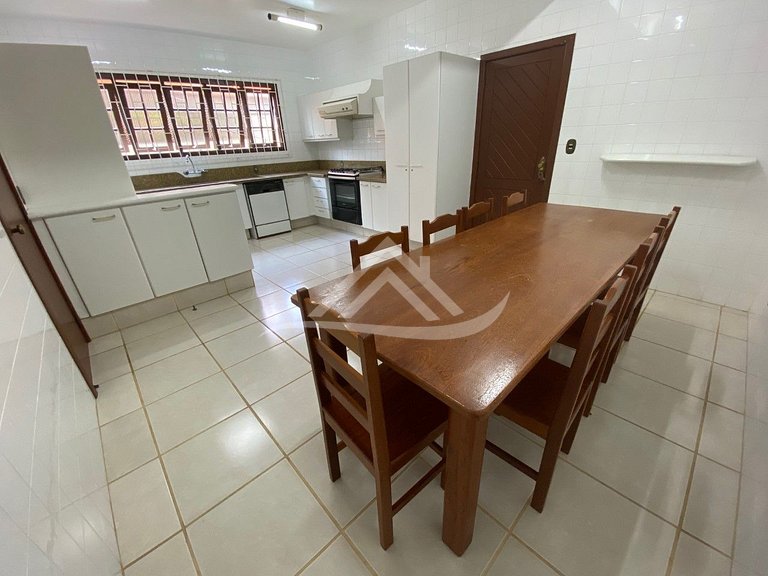 Casa 100m Praia de Jurere Internacional 18 pessoas