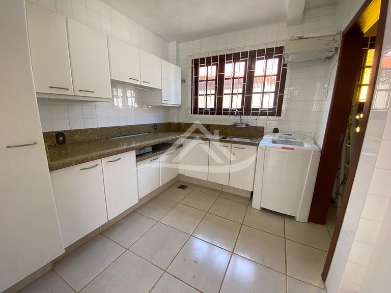 Casa 100m Praia de Jurere Internacional 18 pessoas