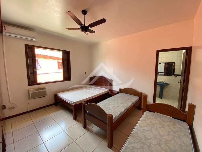 Casa 100m Praia de Jurere Internacional 18 pessoas