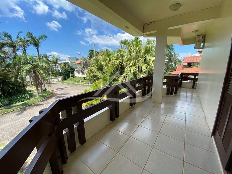 Casa 100m Praia de Jurere Internacional 18 pessoas