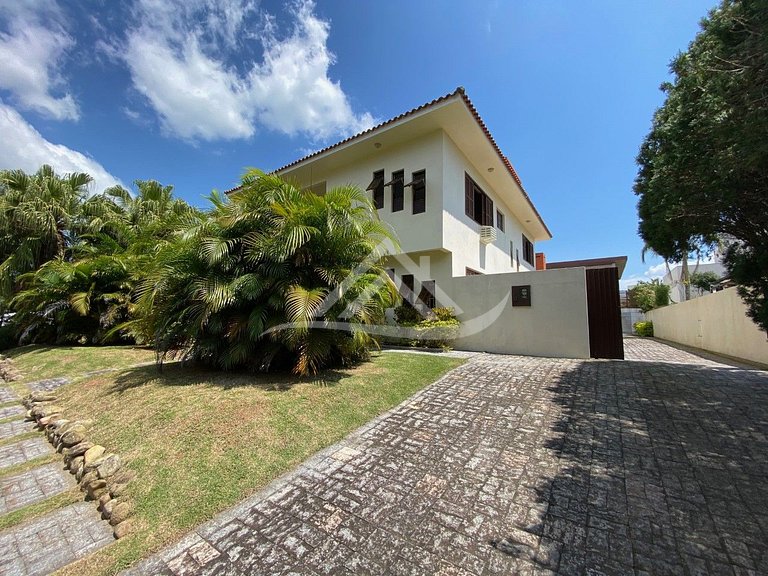 Casa 100m Praia de Jurere Internacional 18 pessoas