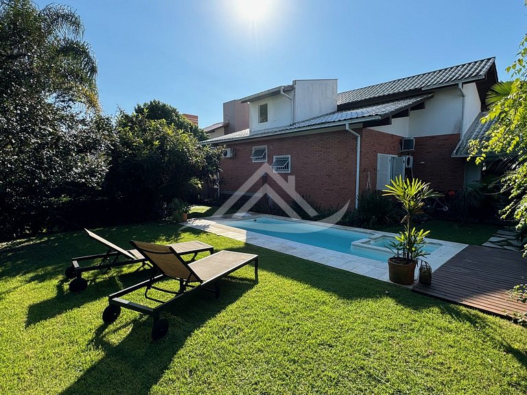 Casa Acogedora con Piscina en Jurerê Internacional