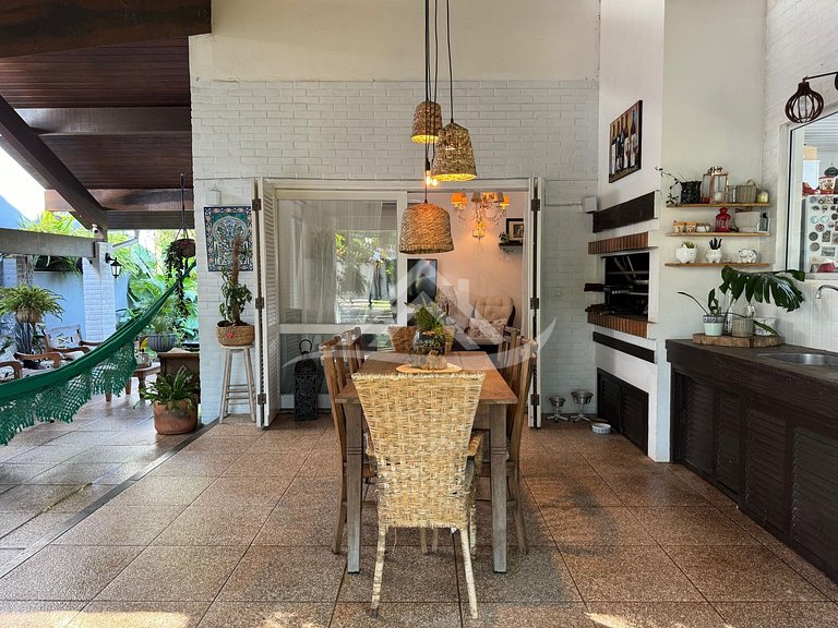 Casa Acogedora con Piscina en Jurerê Internacional