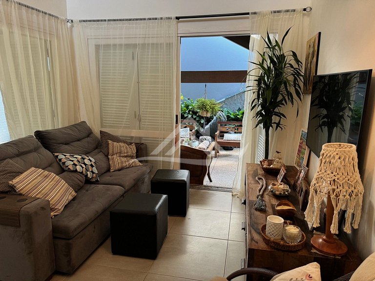 Cozy House with Pool in Jurerê Internacional