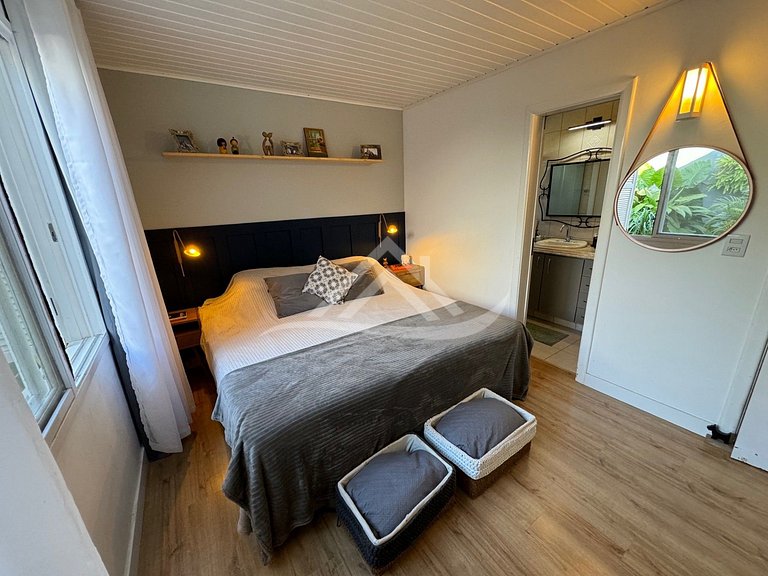 Cozy House with Pool in Jurerê Internacional
