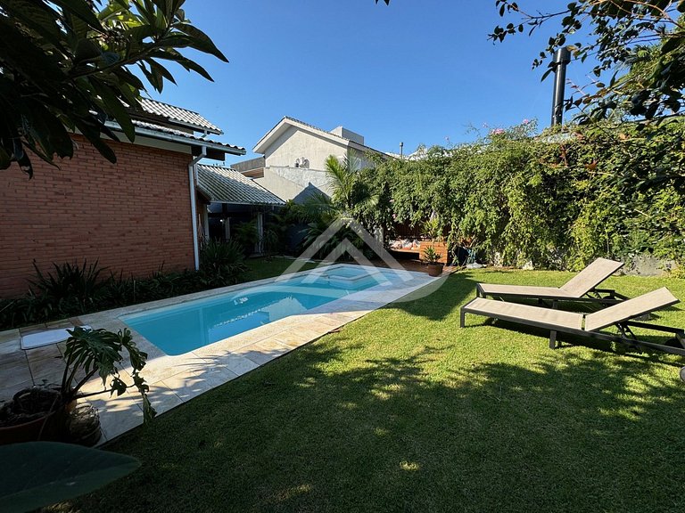 Cozy House with Pool in Jurerê Internacional