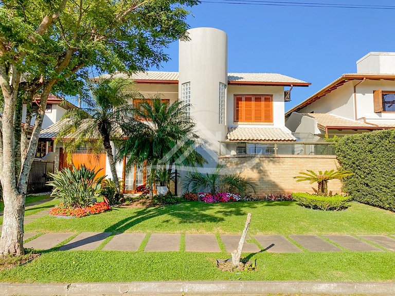 Casa com Piscina 3 Quartos em Jurerê Internacional