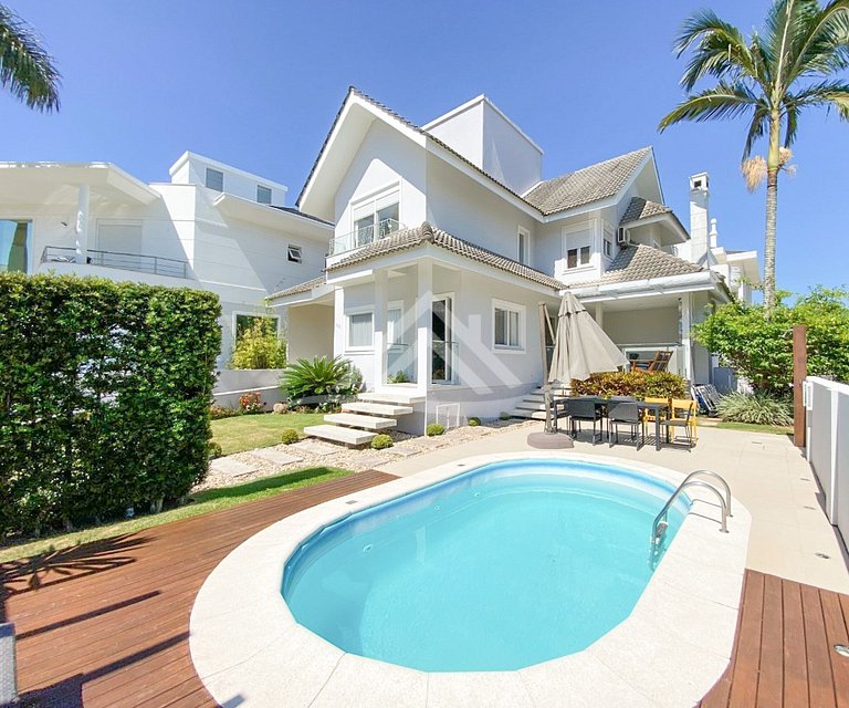 Casa 4 Suítes com Piscina em Jurerê Internacional