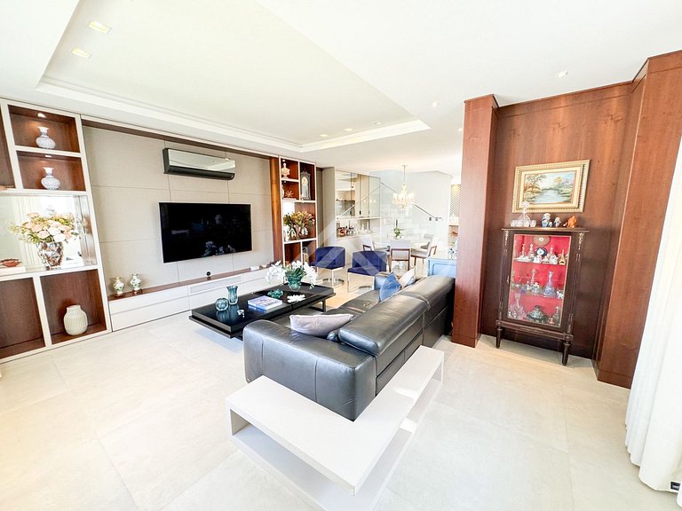 4 Suite House with Pool in Jurerê Internacional