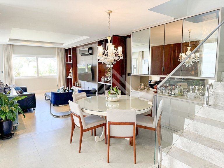 Casa 4 Suites con Piscina en Jurerê Internacional