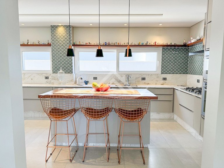 Casa 4 Suites con Piscina en Jurerê Internacional