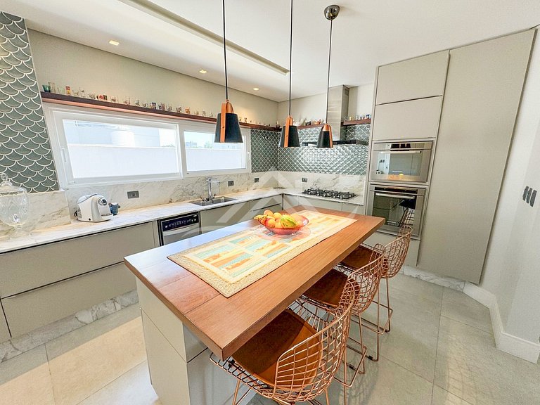 Casa 4 Suites con Piscina en Jurerê Internacional