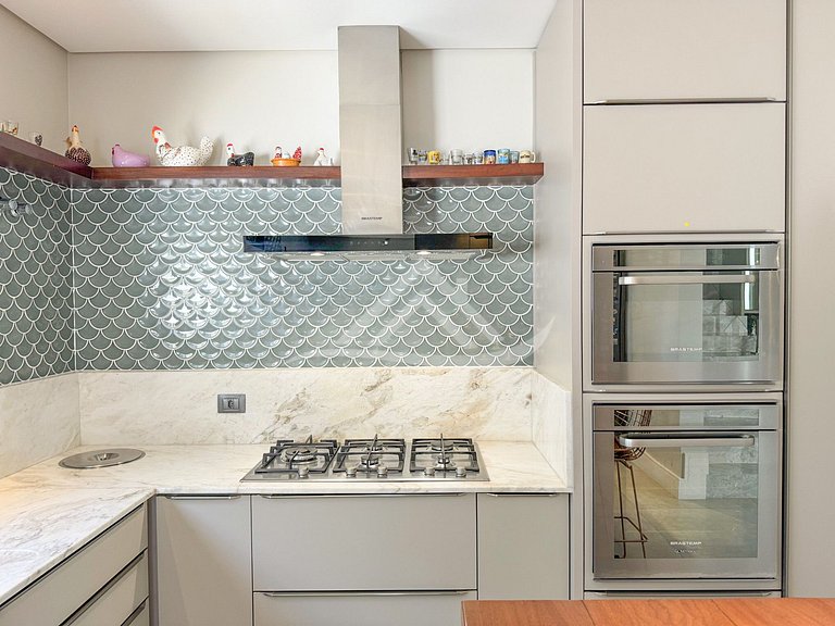 Casa 4 Suítes com Piscina em Jurerê Internacional