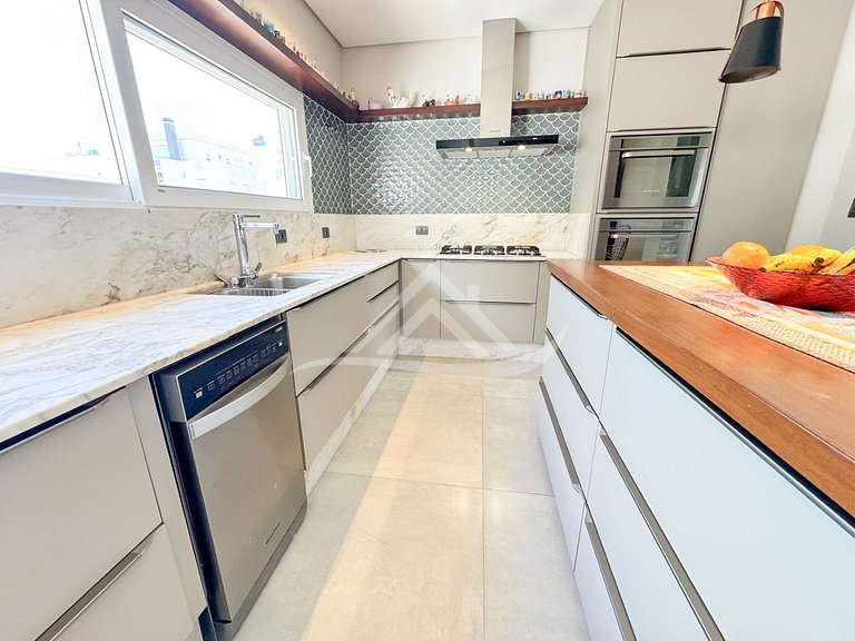 Casa 4 Suites con Piscina en Jurerê Internacional