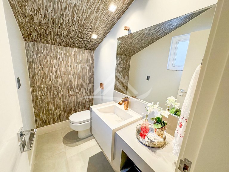 Casa 4 Suites con Piscina en Jurerê Internacional