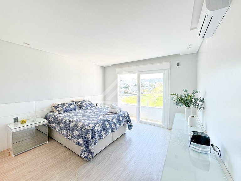 4 Suite House with Pool in Jurerê Internacional