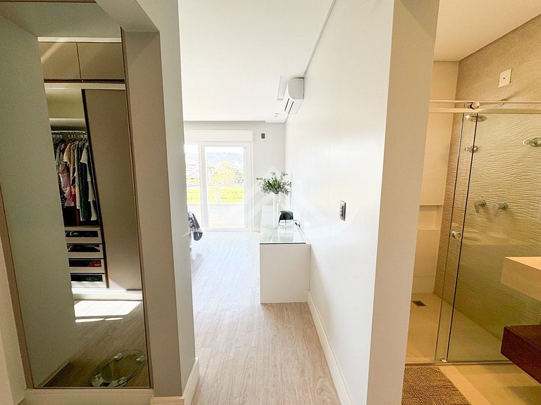 Casa 4 Suítes com Piscina em Jurerê Internacional