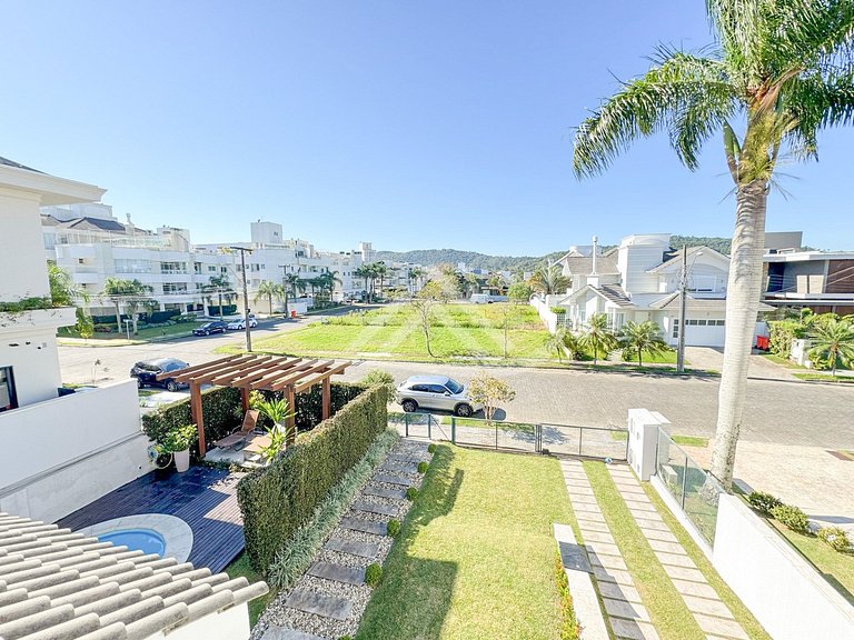 Casa 4 Suítes com Piscina em Jurerê Internacional