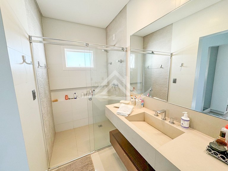 Casa 4 Suites con Piscina en Jurerê Internacional