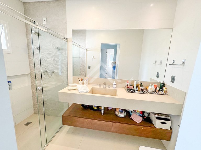 Casa 4 Suítes com Piscina em Jurerê Internacional