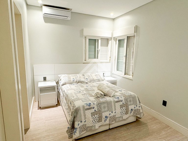 Casa 4 Suítes com Piscina em Jurerê Internacional