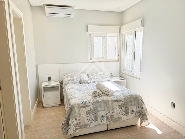 Casa 4 Suites con Piscina en Jurerê Internacional