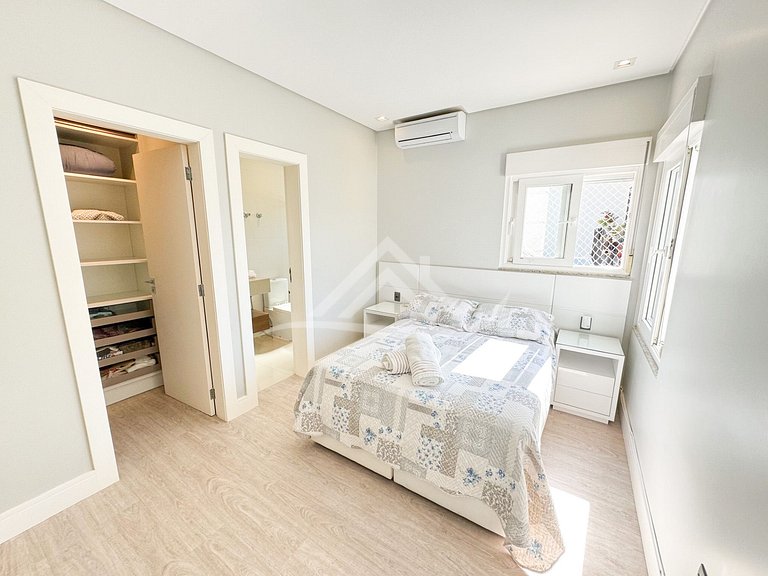 Casa 4 Suites con Piscina en Jurerê Internacional