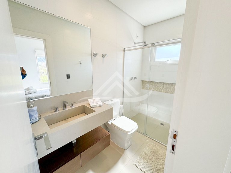 Casa 4 Suítes com Piscina em Jurerê Internacional