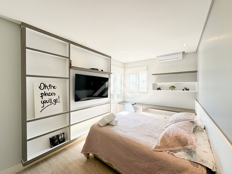 Casa 4 Suítes com Piscina em Jurerê Internacional
