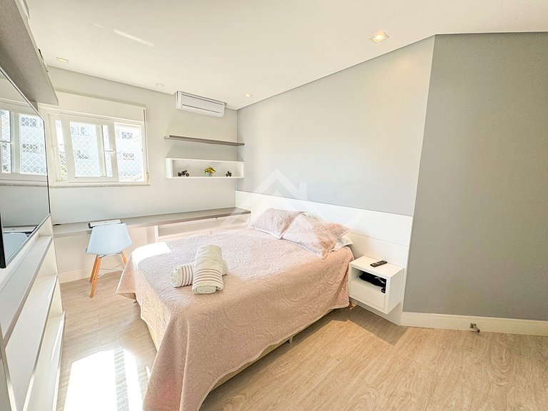 Casa 4 Suítes com Piscina em Jurerê Internacional
