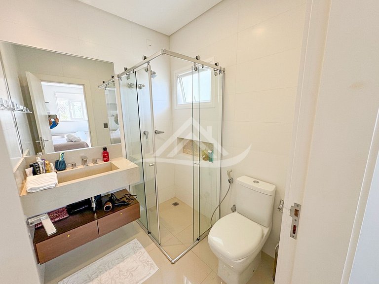 Casa 4 Suítes com Piscina em Jurerê Internacional