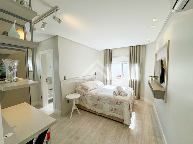 Casa 4 Suites con Piscina en Jurerê Internacional
