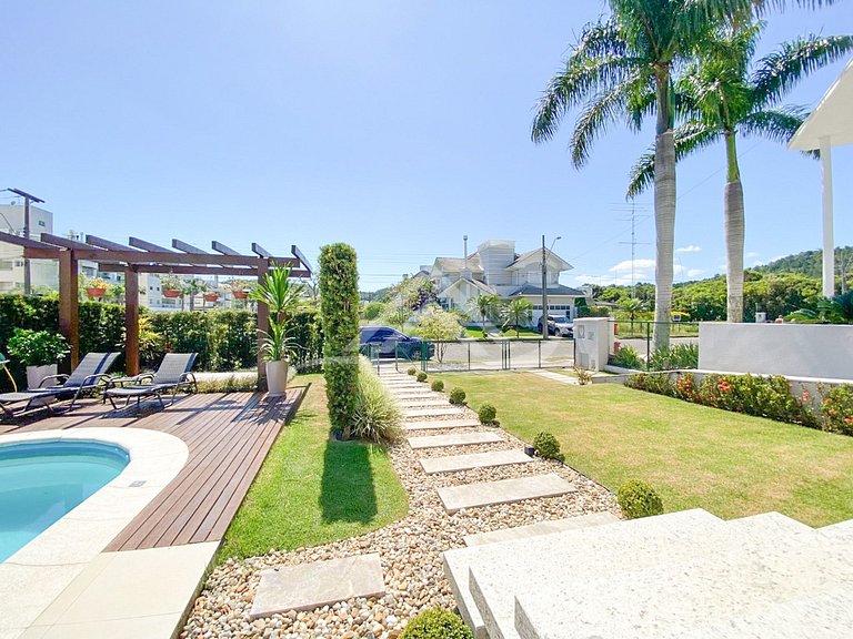 Casa 4 Suites con Piscina en Jurerê Internacional