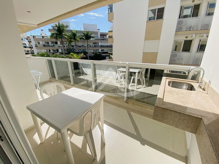 Large terrace with barbecue grill in Jurerê
