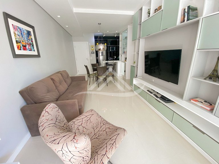 Amplo terraço com churrasqueira em Jurerê