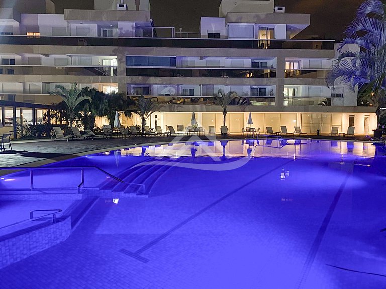 Amplo terraço com churrasqueira em Jurerê
