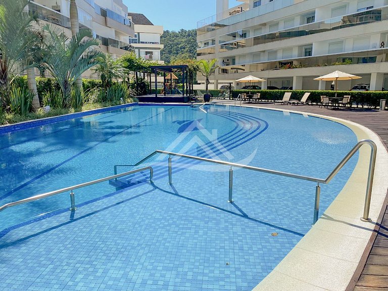 Amplia terraza con parrilla en Jurerê