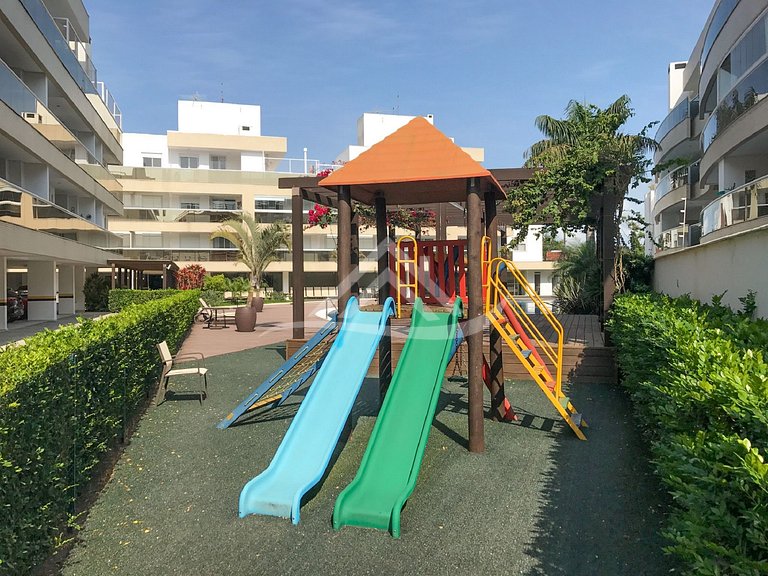 Amplia terraza con parrilla en Jurerê