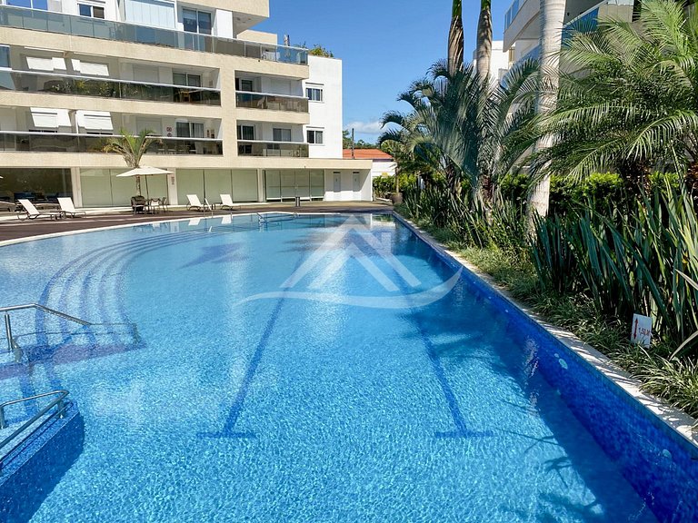 Large terrace with barbecue grill in Jurerê