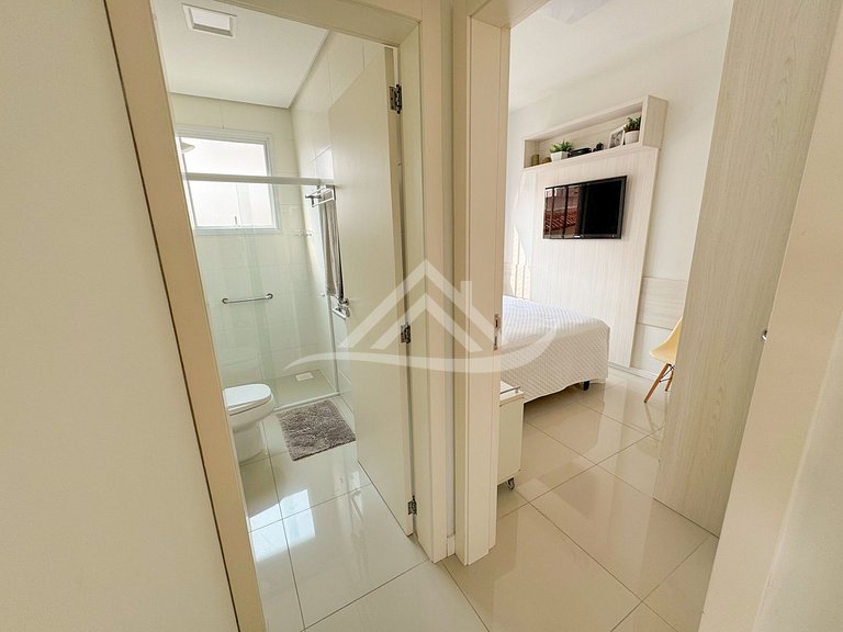 2 Bedroom Apartment 300m from Jurerê Beach