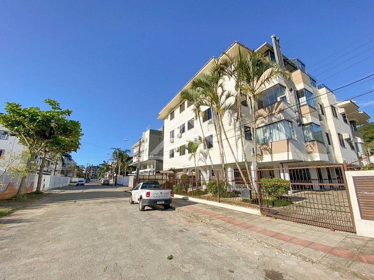 1 Bedroom Apartment 400m from Jurerê Beach