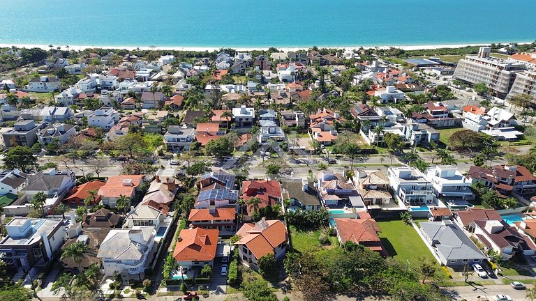 House with Pool 3 Suites in Jurere Internacional